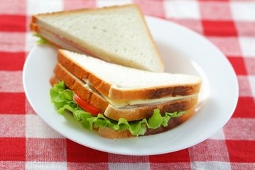 自制三明治，做法簡單的營養(yǎng)早餐，早上你想來一份嗎