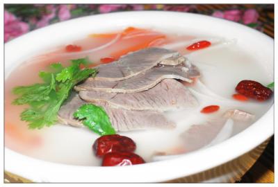成都羊肉湯技術(shù)培訓(xùn)學(xué)校哪里好？鍋底勾兌方法和調(diào)味技巧