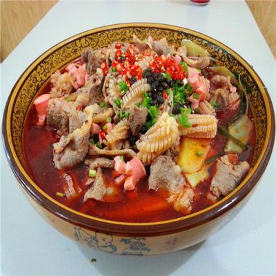 四川學做冒菜技術哪里靠譜？師傅跟隨學員指點
