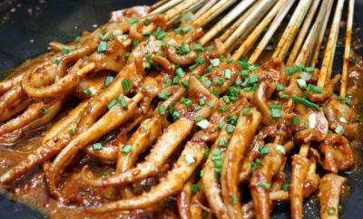四川街邊鐵板魷魚技術(shù)做法哪里好？每位學(xué)員親自動(dòng)手制作
