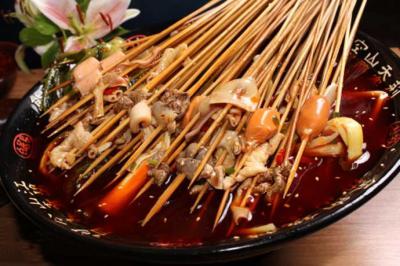 冷串串缽缽雞技術(shù)培訓(xùn)機(jī)構(gòu)怎么選？餐飲培訓(xùn)學(xué)校
