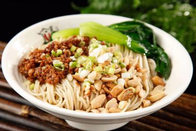 成都擔擔面食技術培訓哪里好？面臊炒制流程技巧