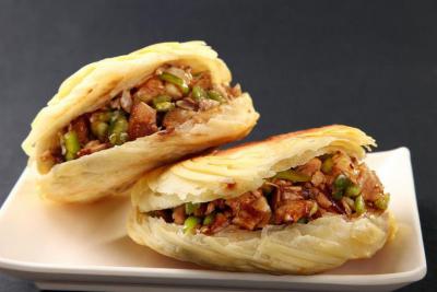 肉夾饃培訓哪家專業(yè)?學員親自動手操作