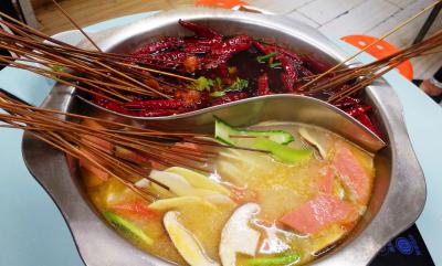 哪里可以學(xué)串串香技術(shù)培訓(xùn)？重視實(shí)踐整套操作步驟