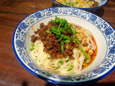 四川擔(dān)擔(dān)面食培訓(xùn)學(xué)校哪家比較好？學(xué)習(xí)正宗擔(dān)擔(dān)面食做法