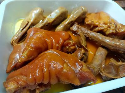鹵菜培訓(xùn)一般多少學(xué)費？學(xué)習(xí)正宗鹵菜串串制作技巧
